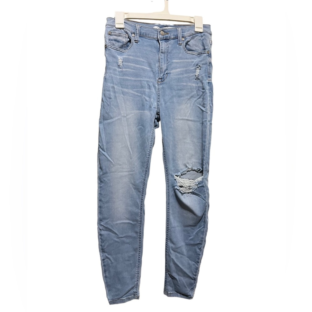 Gorgeous light washed ripped stretchy skinny jeans!
